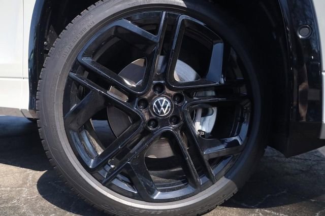 New 2026 Volkswagen Tiguan SE R-Line image 2