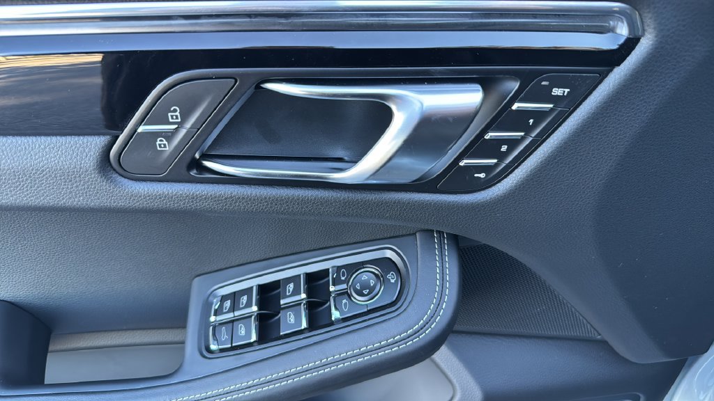 New 2026 Porsche Macan AWD/4WD image 8