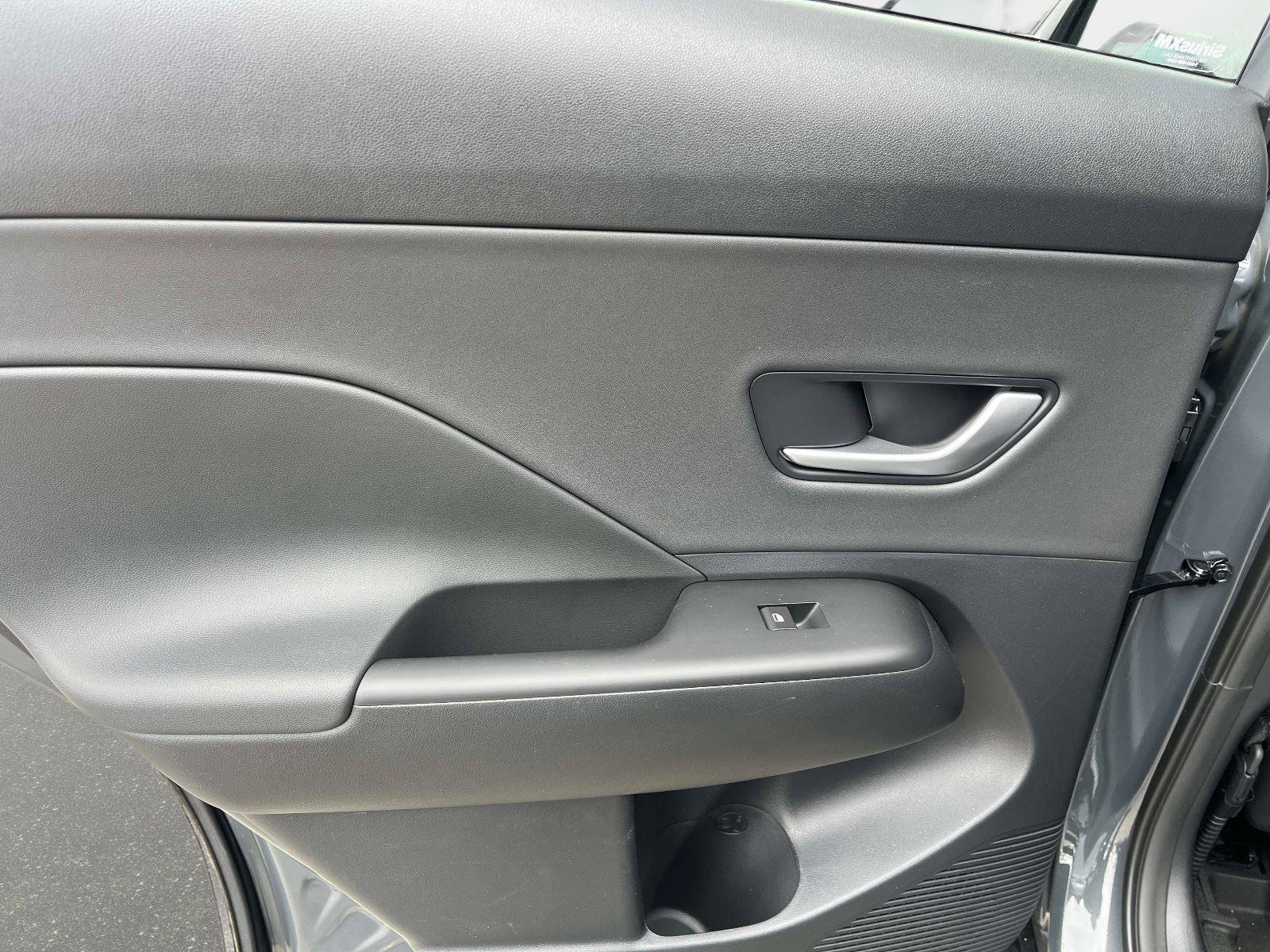 Used 2026 Hyundai Kona SEL Premium image 12