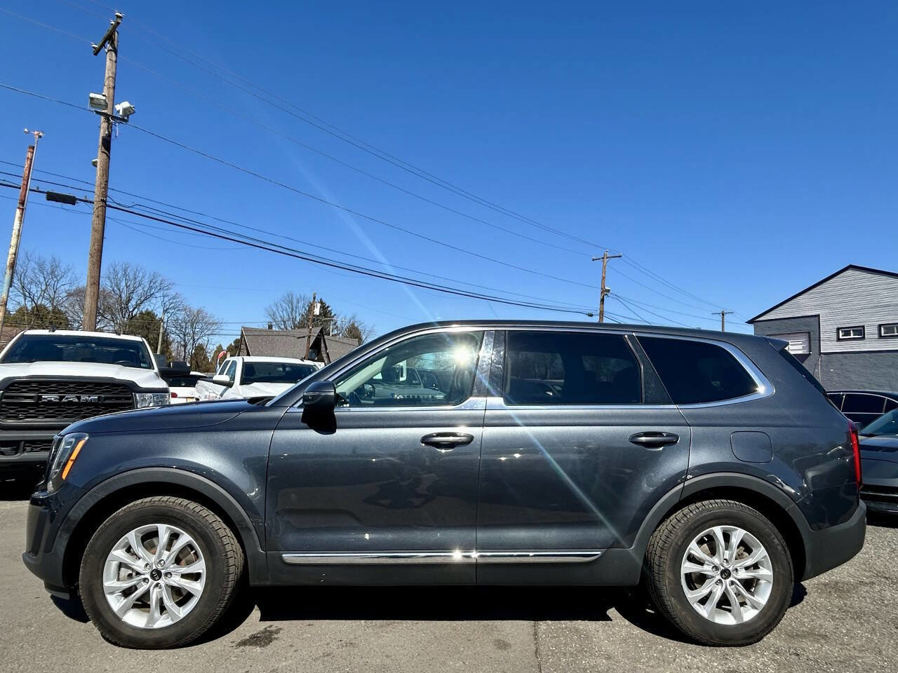 Used 2020 Kia Telluride LX FWD image 2