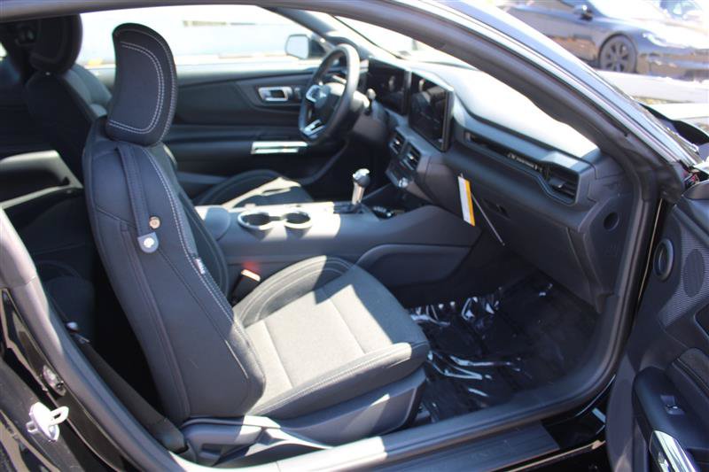 Used 2025 Ford Mustang Coupe RWD image 10