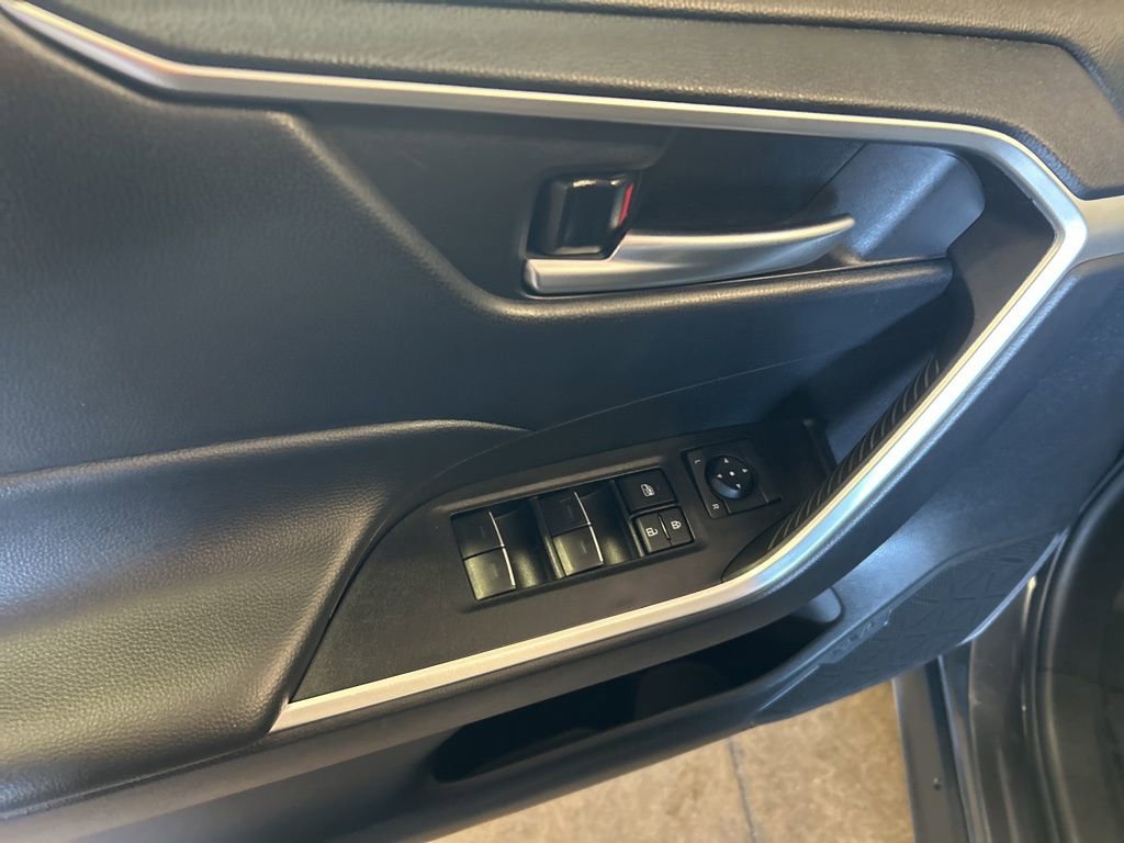 Used 2025 Toyota RAV4 XLE image 17