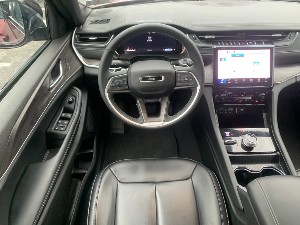 Used 2024 Jeep Grand Cherokee Limited image 16