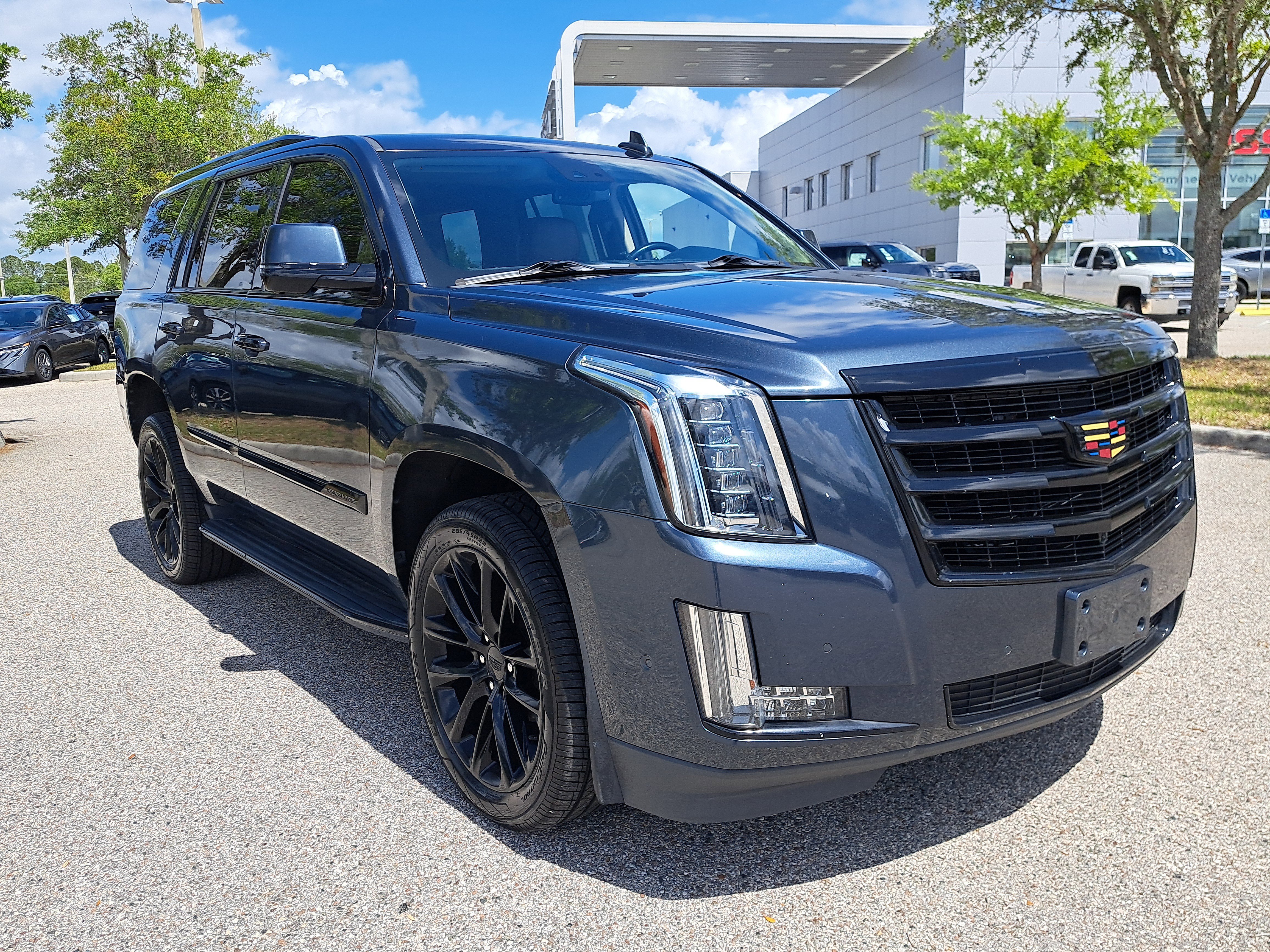 Used 2020 Cadillac Escalade Luxury image 3