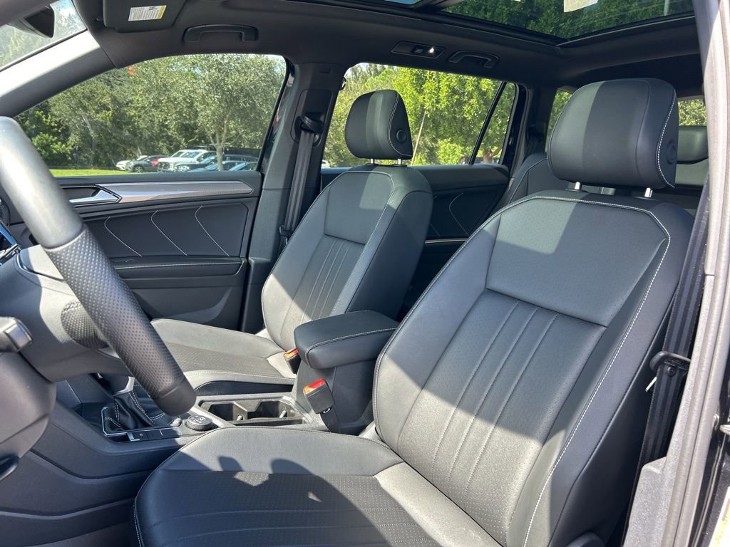 Certified 2024 Volkswagen Tiguan SE R-Line image 15