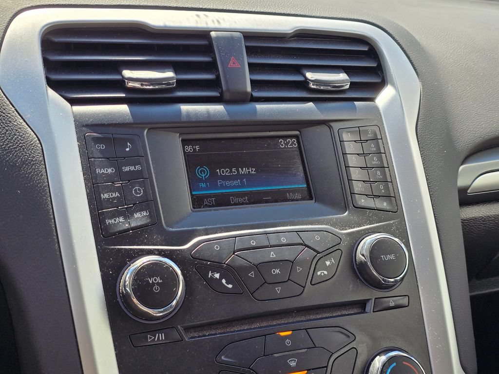 Used 2015 Ford Fusion SE FWD image 20