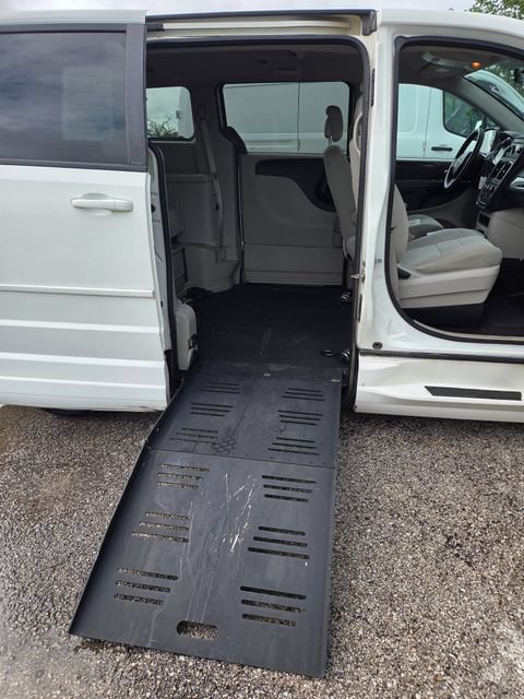 Used 2012 Dodge Grand Caravan SXT FWD image 11