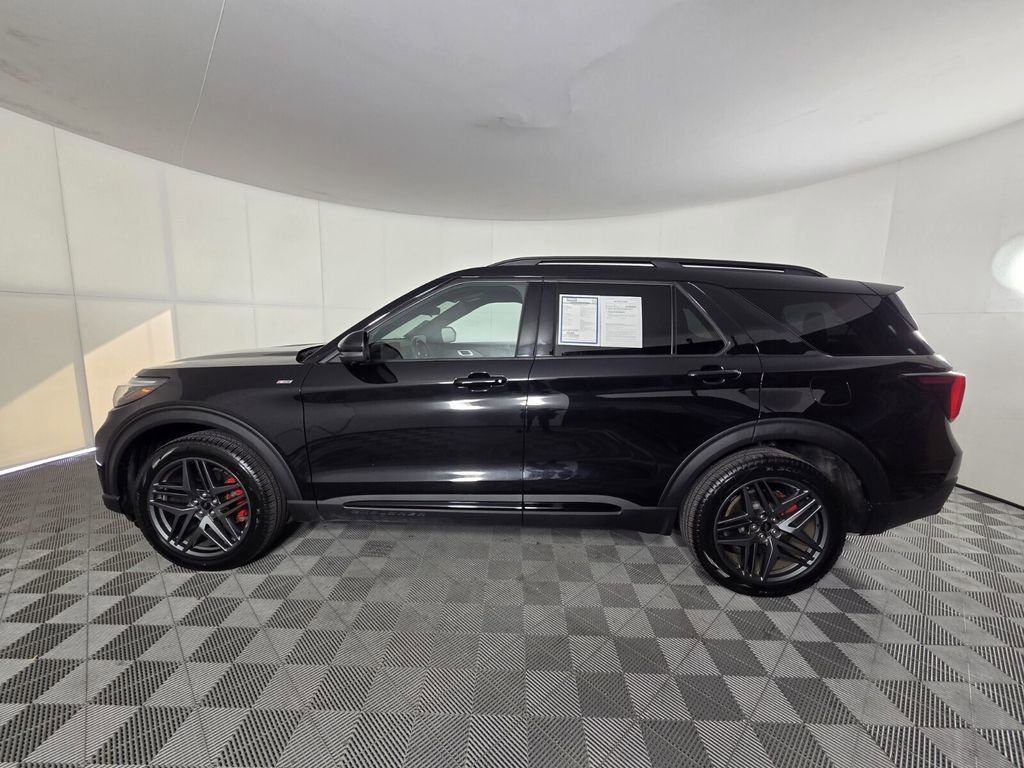 Used 2025 Ford Explorer ST-Line w/ ST-Line Street Pack image 8