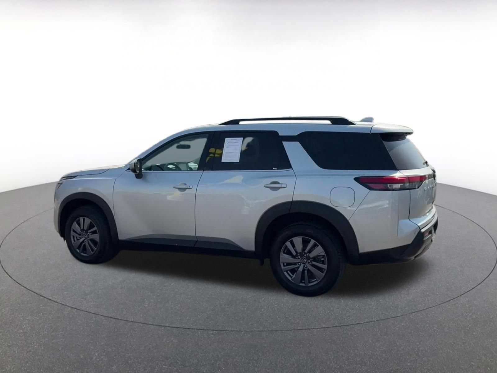 Used 2025 Nissan Pathfinder SV AWD/4WD image 9