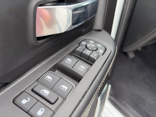 Used 2026 RAM 3500 Laramie AWD/4WD image 11