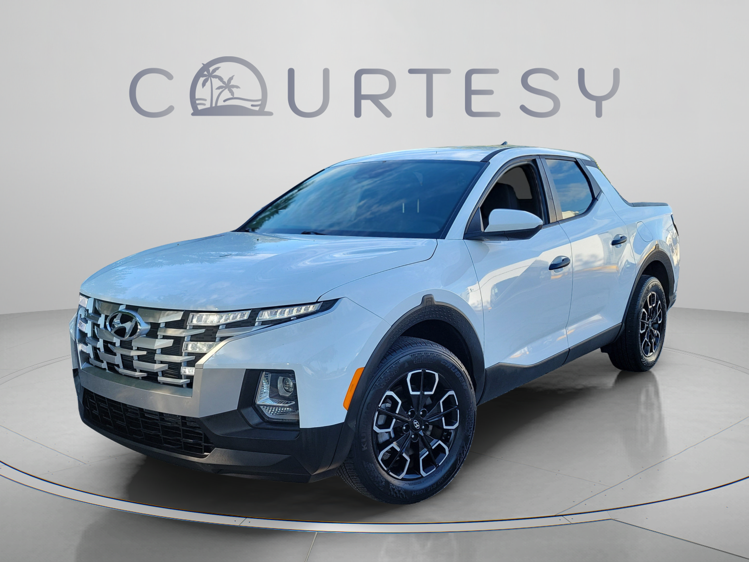 Used 2023 Hyundai Santa Cruz SE FWD image 1