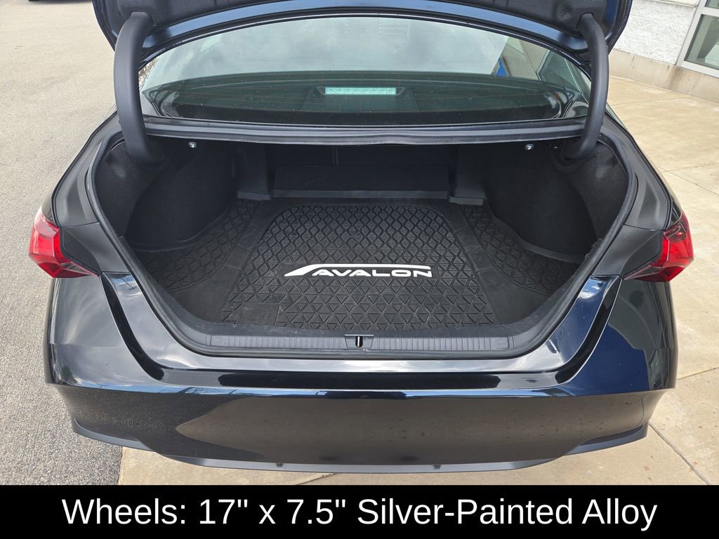 Used 2020 Toyota Avalon XLE w/ Moonroof Package FWD image 25