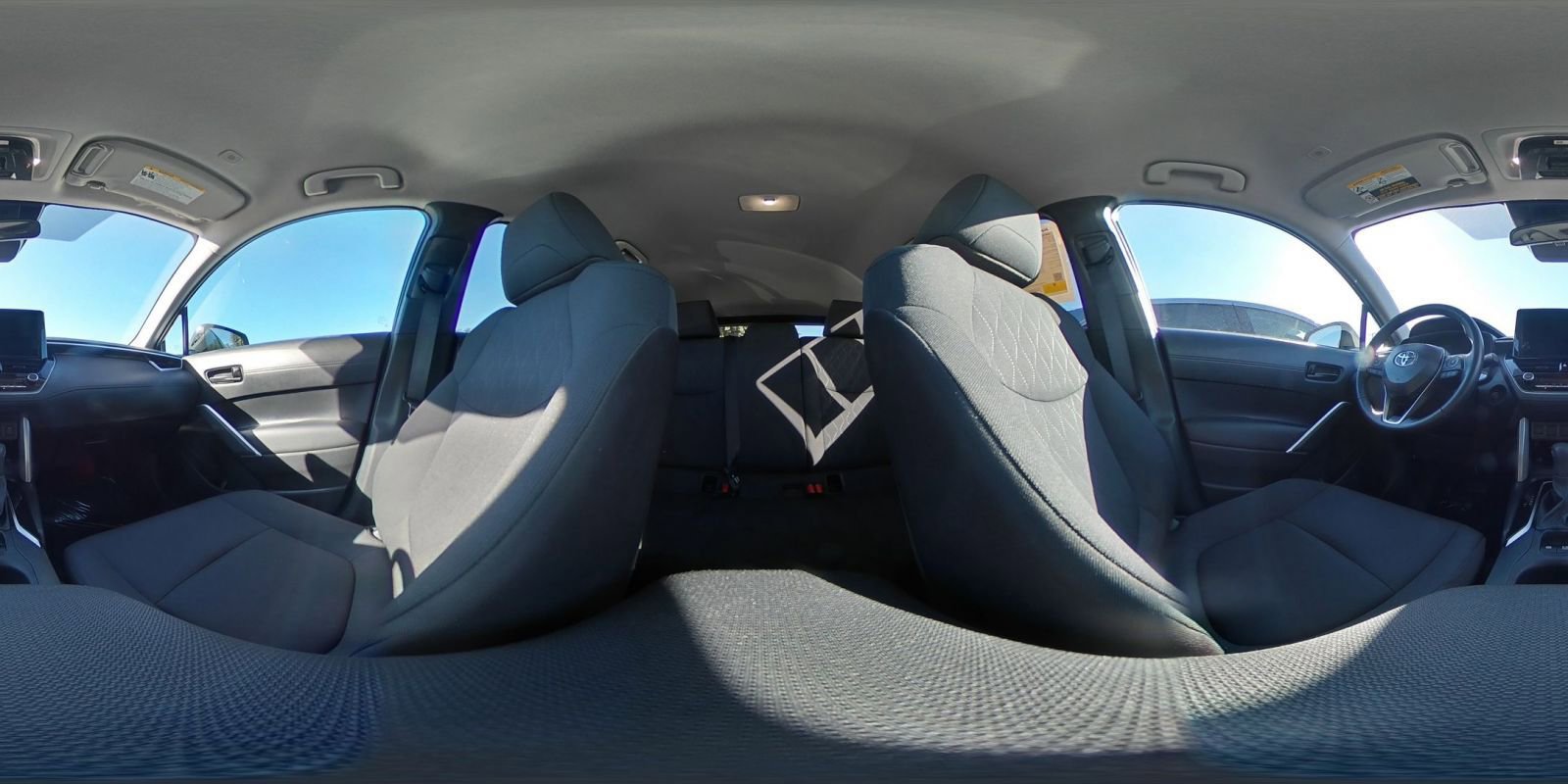 Used 2025 Toyota Corolla Cross LE image 42