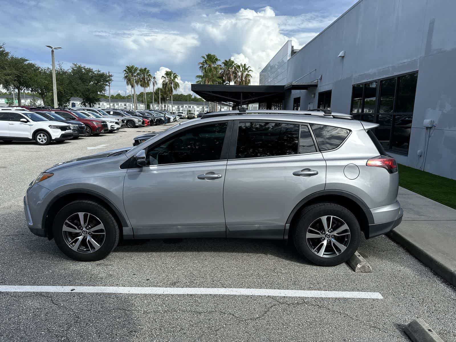 Used 2018 Toyota RAV4 XLE FWD image 5