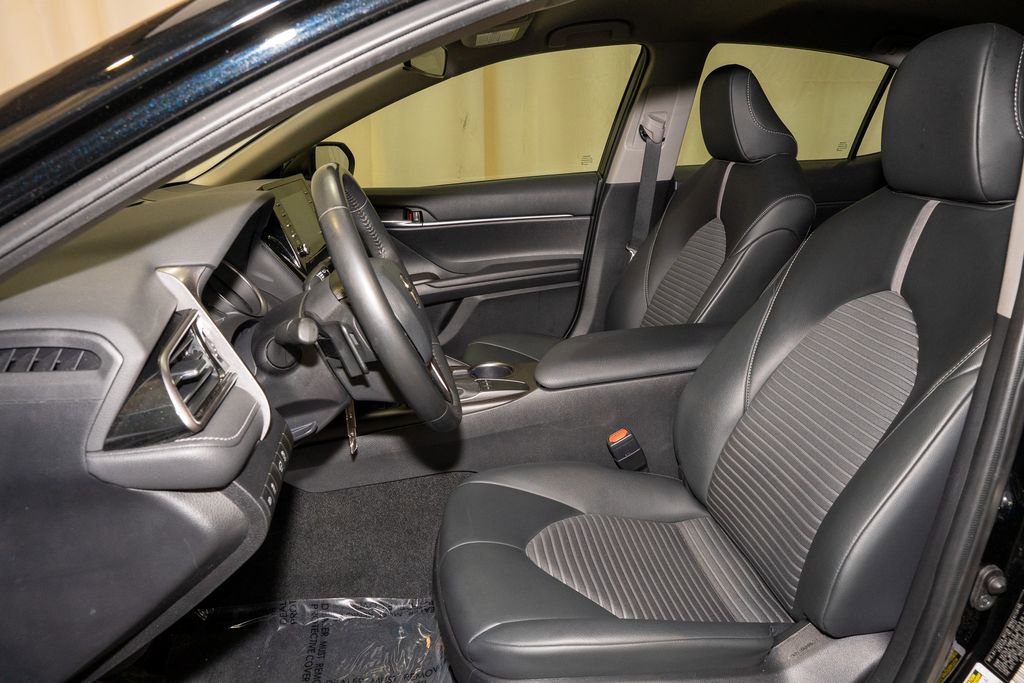 Used 2023 Toyota Camry SE image 9