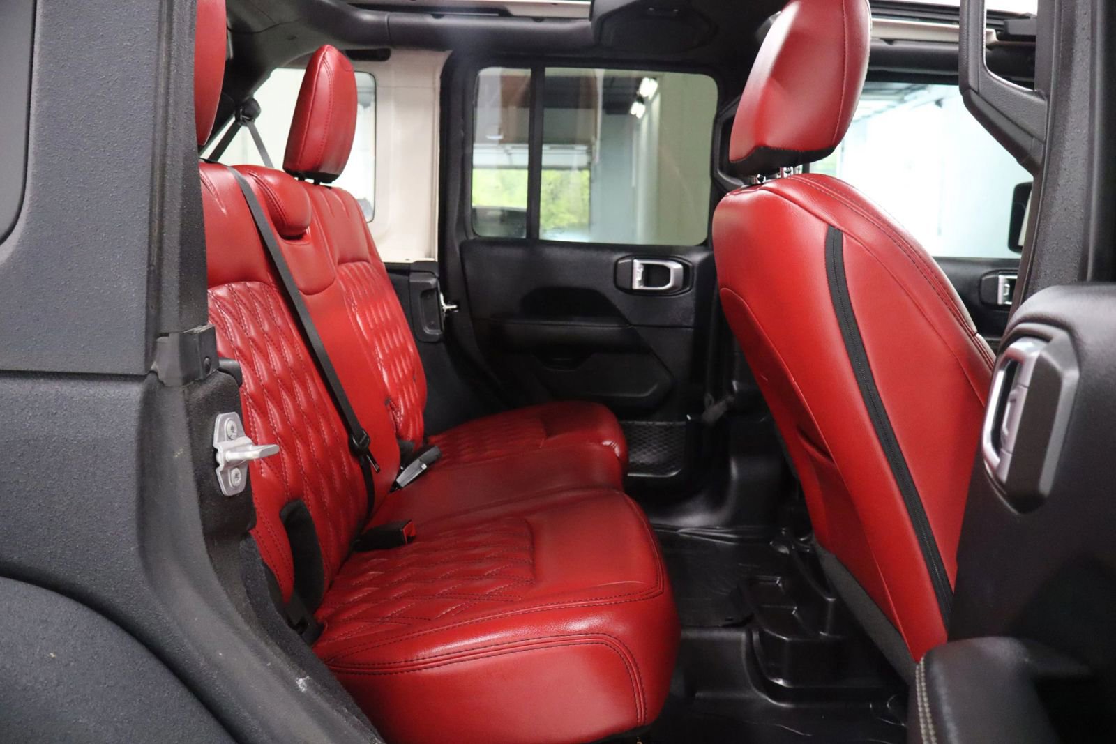 Used 2019 Jeep Wrangler Unlimited Sahara w/ Quick Order Package 24M Moab AWD/4WD image 27