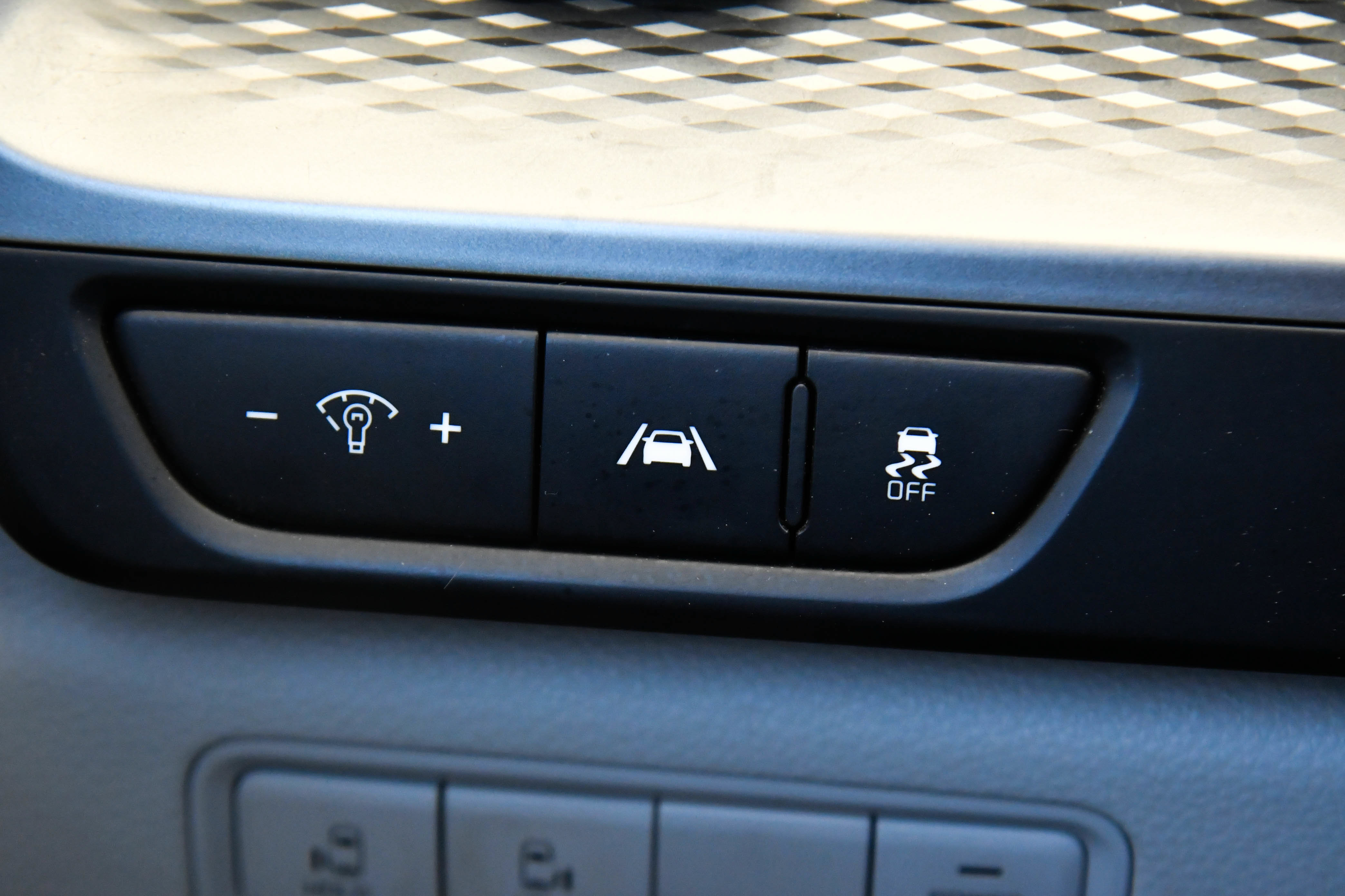 Used 2023 Kia Carnival LX FWD image 33