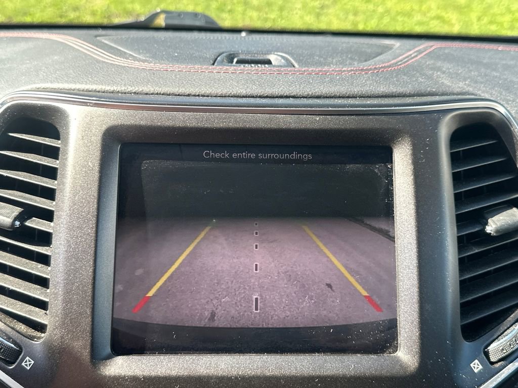 Used 2019 Jeep Cherokee Trailhawk w/ Cold Weather Group image 16