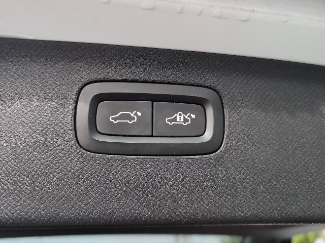 Used 2017 Volvo XC90 T6 R-Design w/ Vision Package AWD/4WD image 25