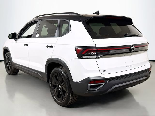 New 2026 Volkswagen Taos SE image 3