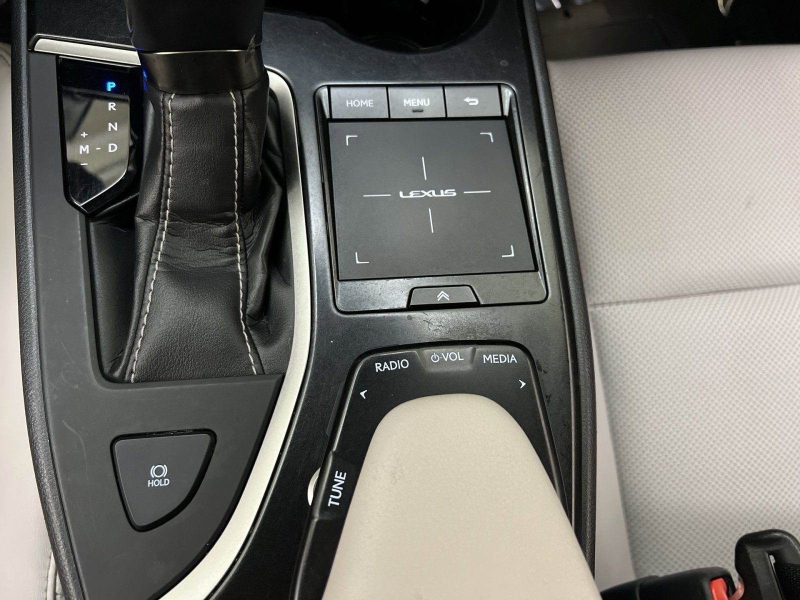 Used 2019 Lexus UX 200 image 33