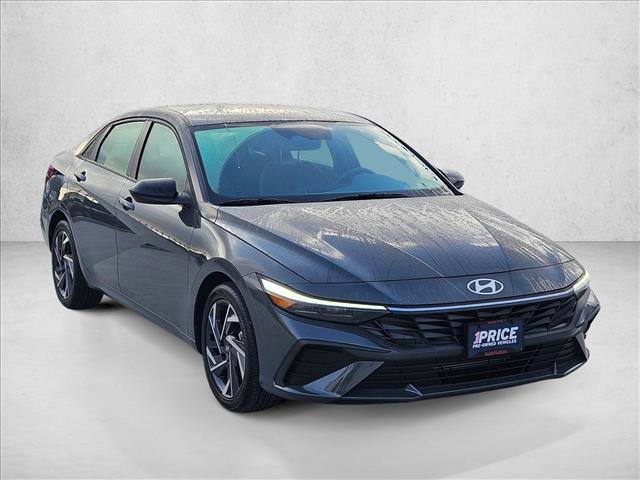 Used 2025 Hyundai Elantra Sport FWD image 3