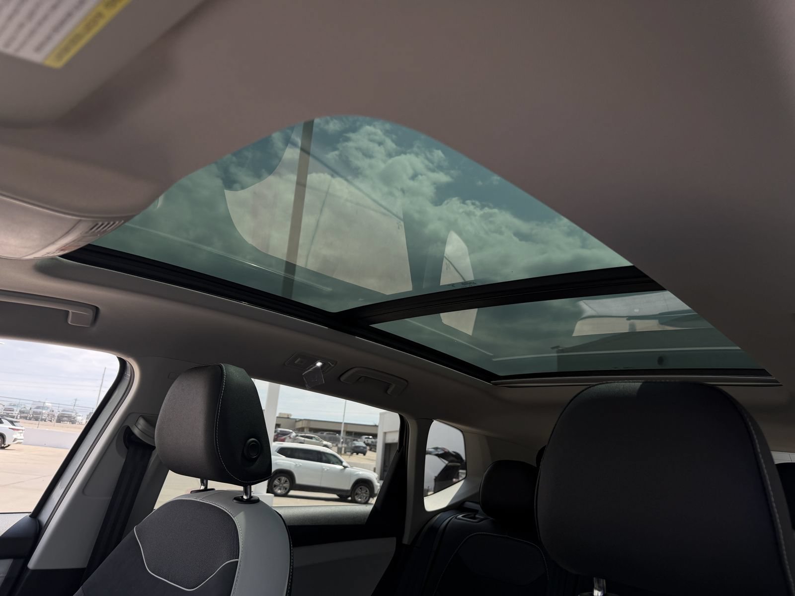 New 2026 Volkswagen Taos SE FWD image 22