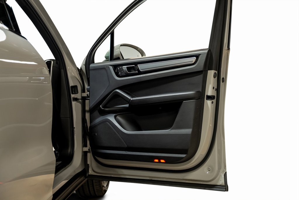 Used 2022 Porsche Cayenne S Platinum image 57