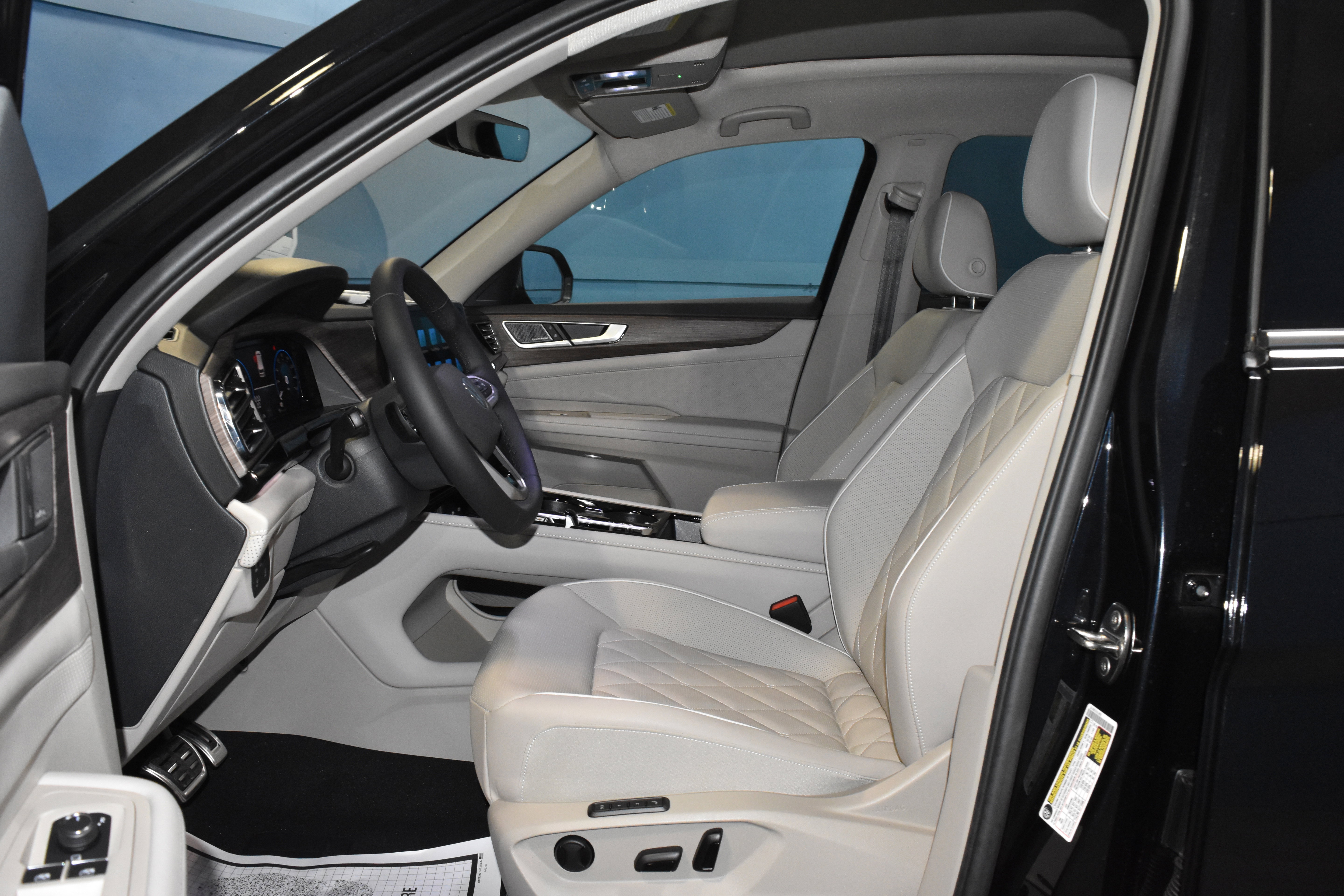 New 2026 Volkswagen Atlas SEL Premium R-Line AWD/4WD image 6