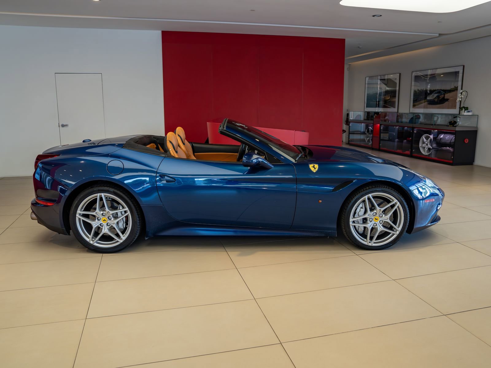 Used 2016 Ferrari California T RWD image 7