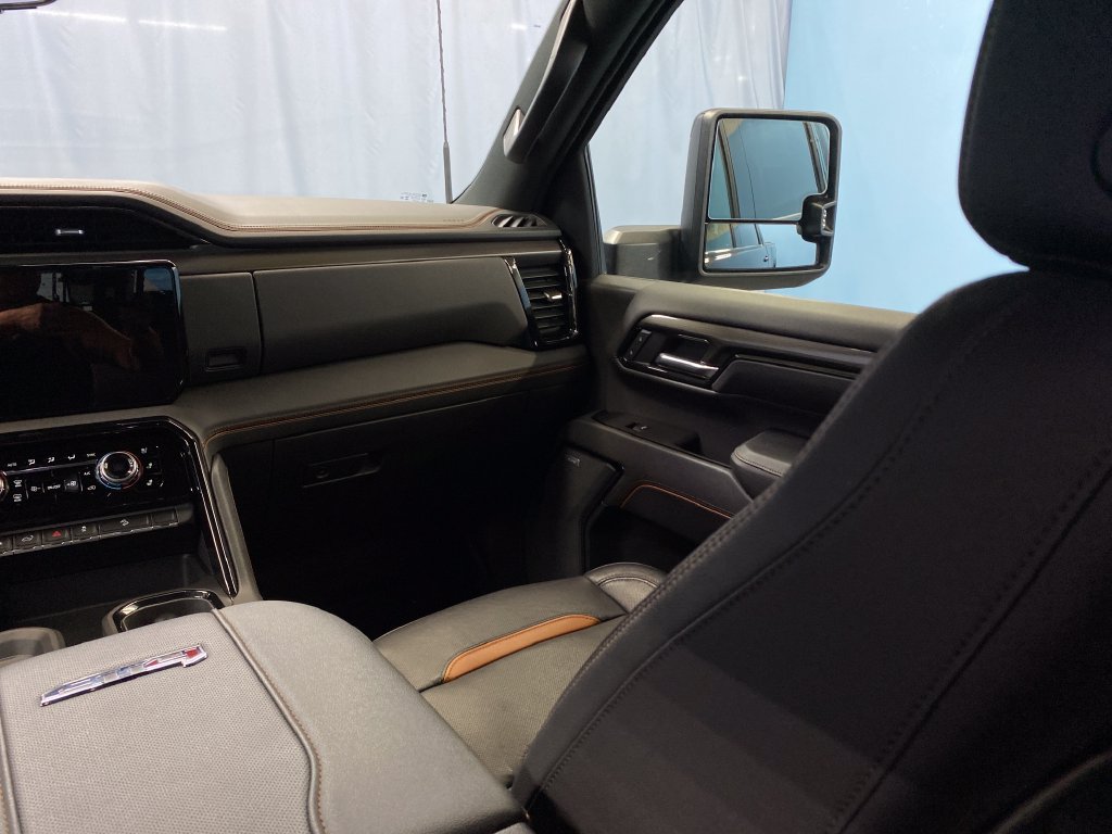 Used 2024 GMC Sierra 2500 AT4 w/ Technology Package AWD/4WD image 26