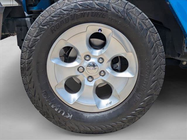 Used 2015 Jeep Wrangler Unlimited Sahara w/ Connectivity Group AWD/4WD image 6