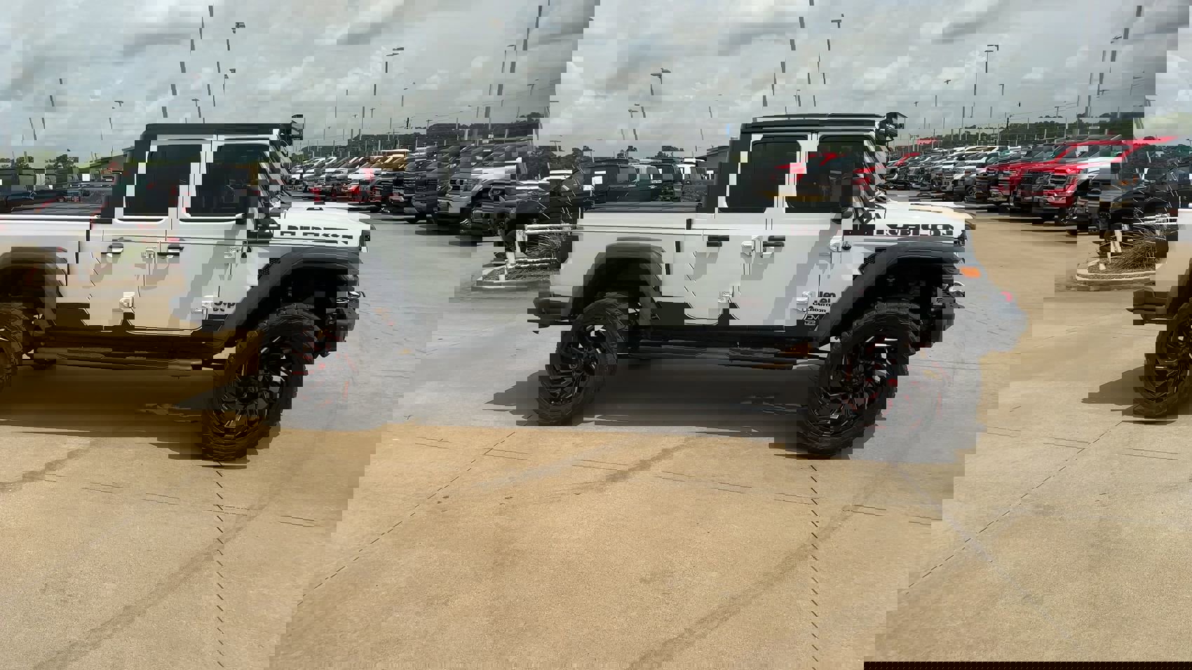 Used 2020 Jeep Gladiator Rubicon w/ LED Lighting Group image 9