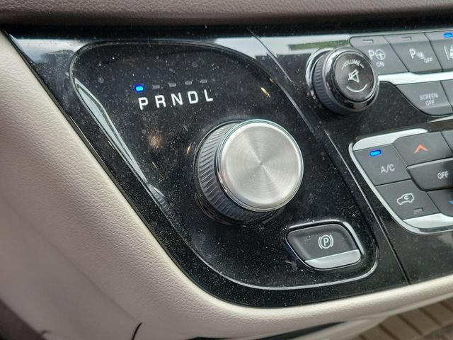 Used 2017 Chrysler Pacifica Touring-L Plus w/ Advanced Safetytec Group FWD image 18