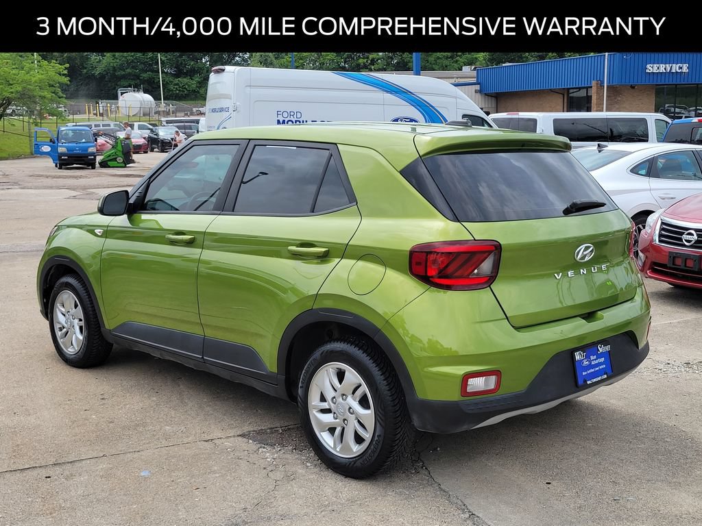 Used 2023 Hyundai Venue SE FWD image 3