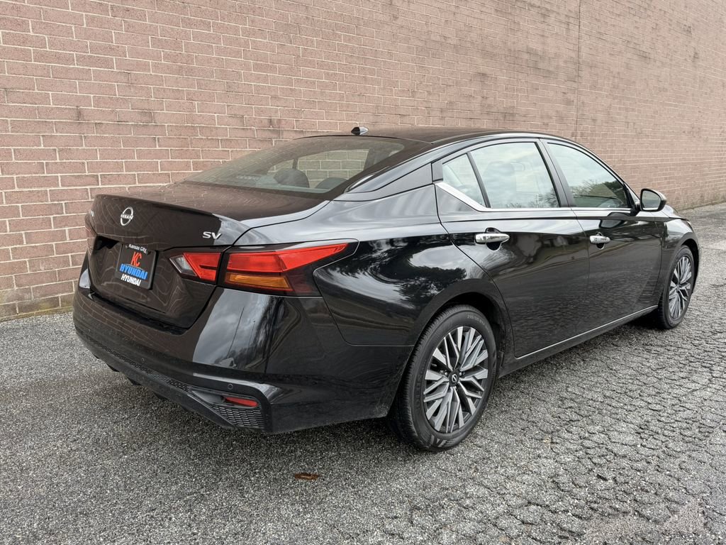Used 2024 Nissan Altima 2.5 SV image 5