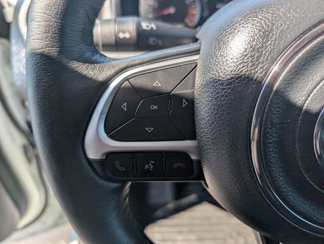 Used 2023 Jeep Renegade Latitude w/ Premium Group AWD/4WD image 17