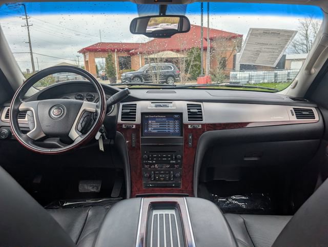 Used 2013 Cadillac Escalade Luxury image 16