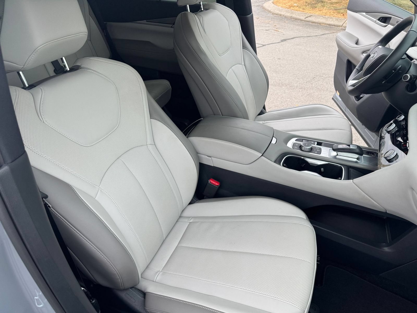 Used 2026 INFINITI QX60 Luxe FWD image 40