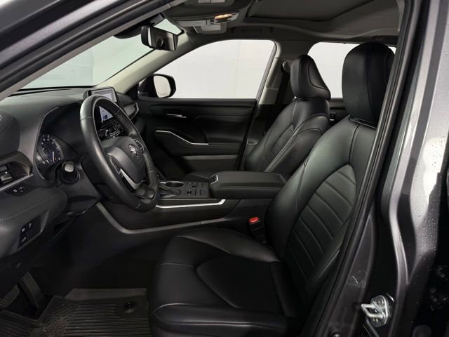 Used 2024 Toyota Highlander XLE image 14