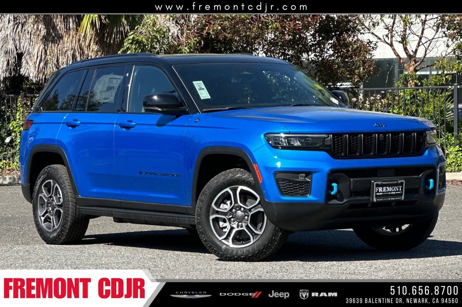 New 2023 Jeep Grand Cherokee Trailhawk w/ Advanced Protech Group II image 1