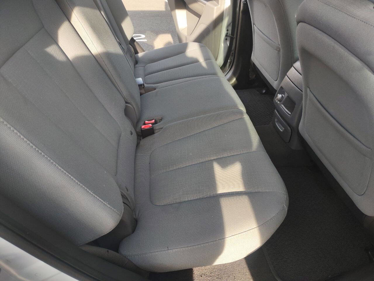 Used 2012 Hyundai Santa Fe GLS image 18