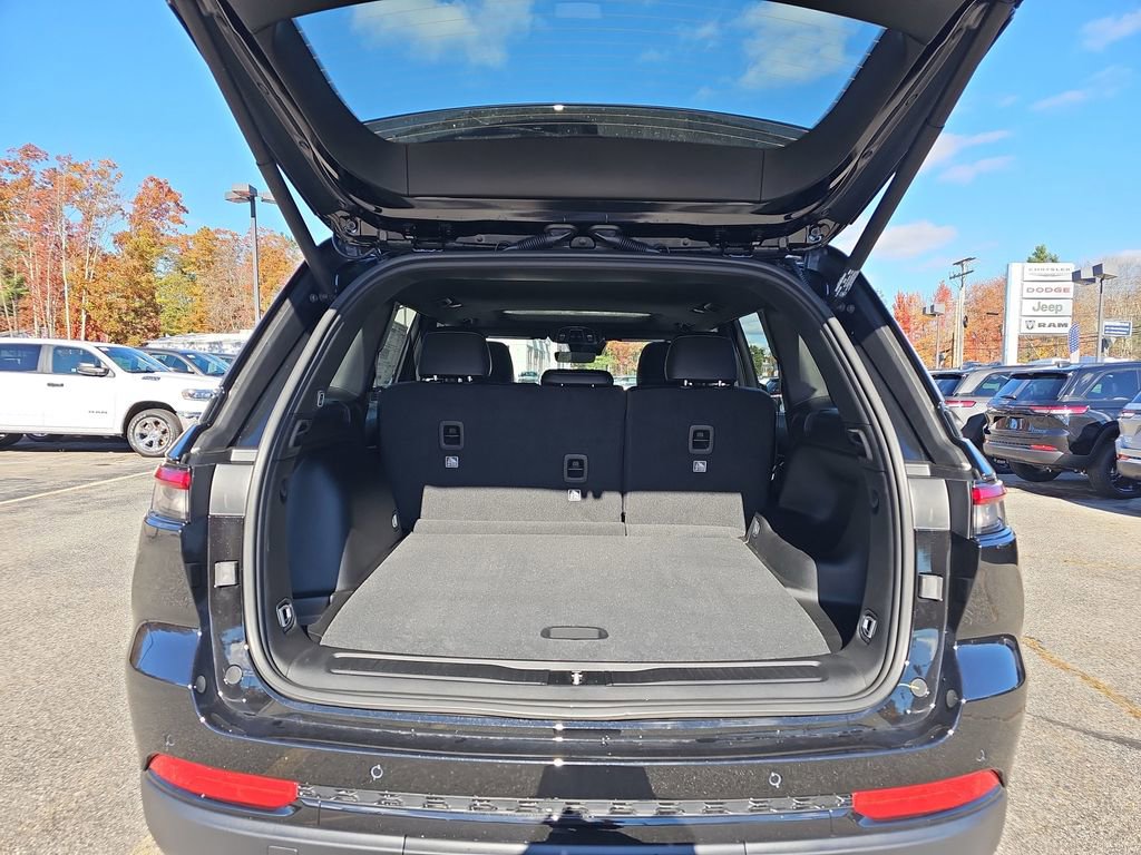 New 2025 Jeep Grand Cherokee Altitude image 24