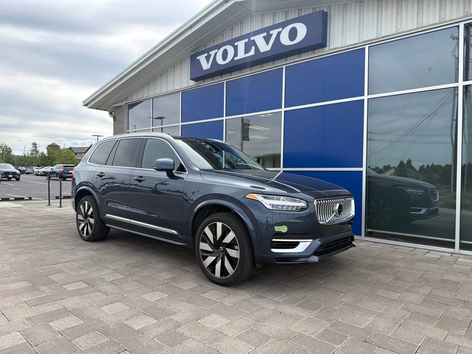 Used 2023 Volvo XC90 T8 Ultimate w/ Protection Package Premier AWD/4WD video 1
