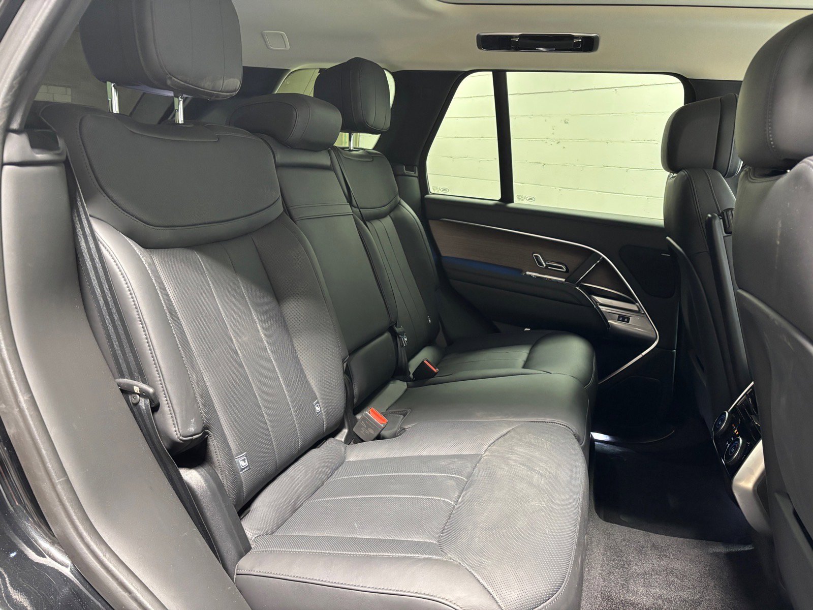 Used 2023 Land Rover Range Rover SE image 37