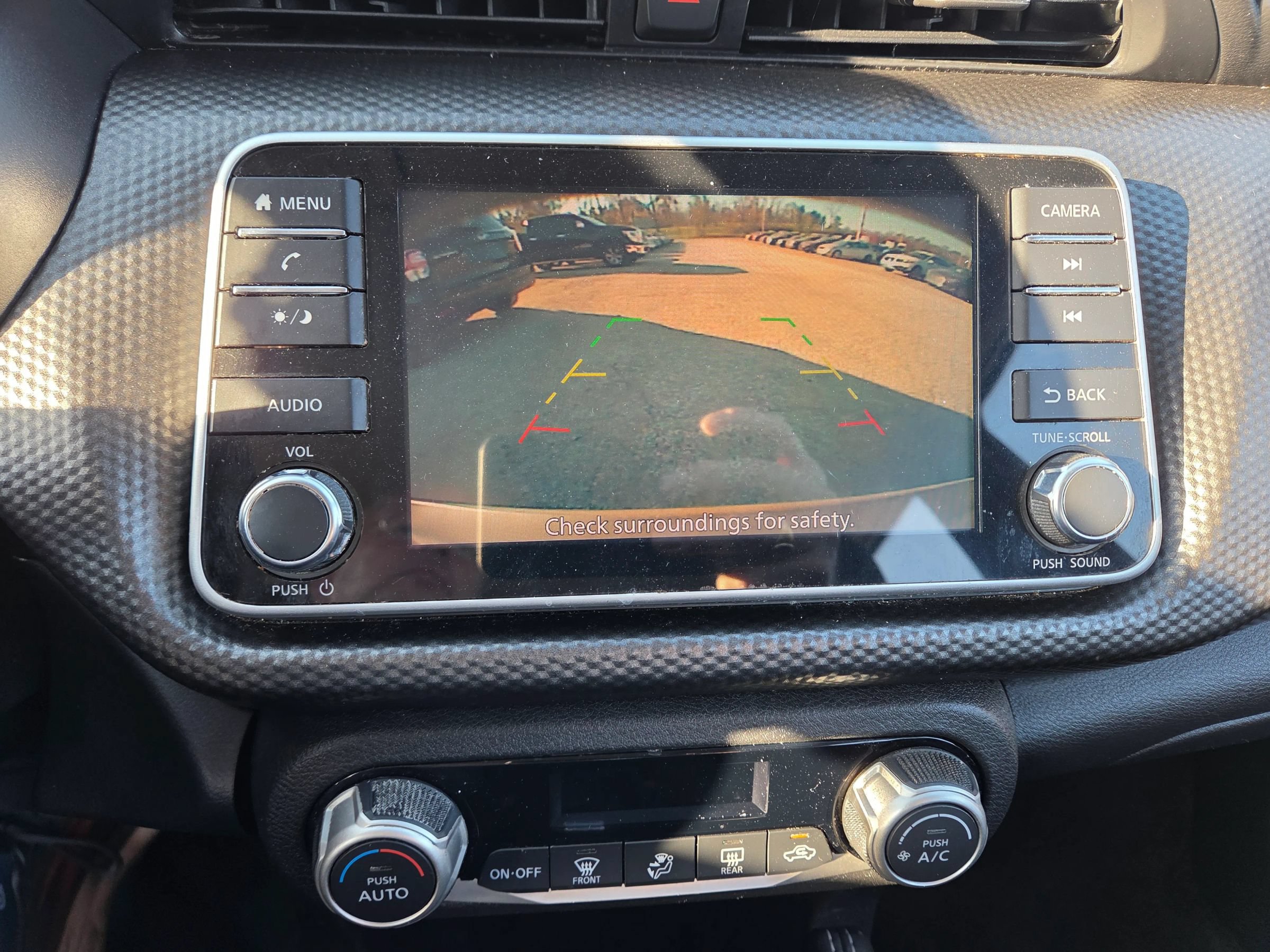 Used 2019 Nissan Kicks SV FWD image 9