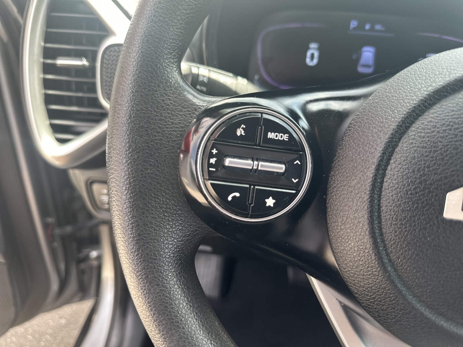 Used 2024 Kia Soul LX w/ LX Technology Package FWD image 13