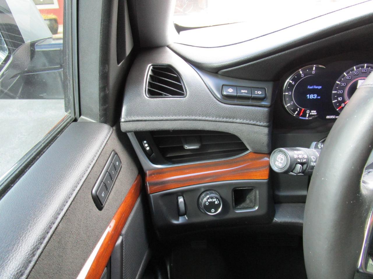 Used 2020 Cadillac Escalade Luxury RWD image 14