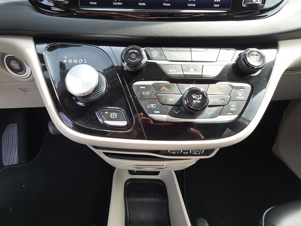 Used 2023 Chrysler Pacifica Touring-L image 23