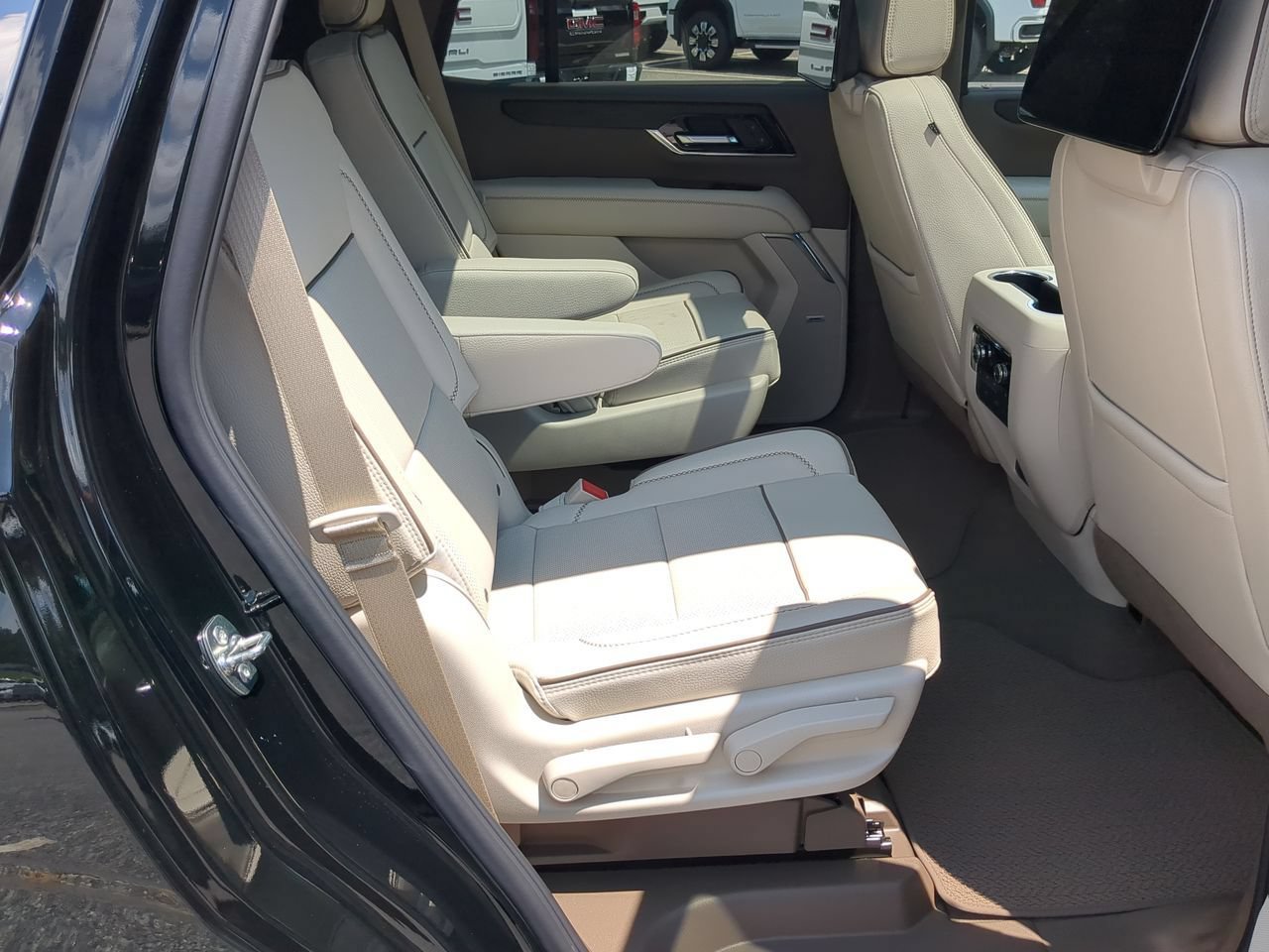 New 2026 GMC Yukon Denali w/ Denali Reserve Package AWD/4WD image 28